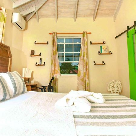 Cozy Modern Upstairs 2 Bed A/C Apt Near 2 Everything Saint Philip Exterior foto
