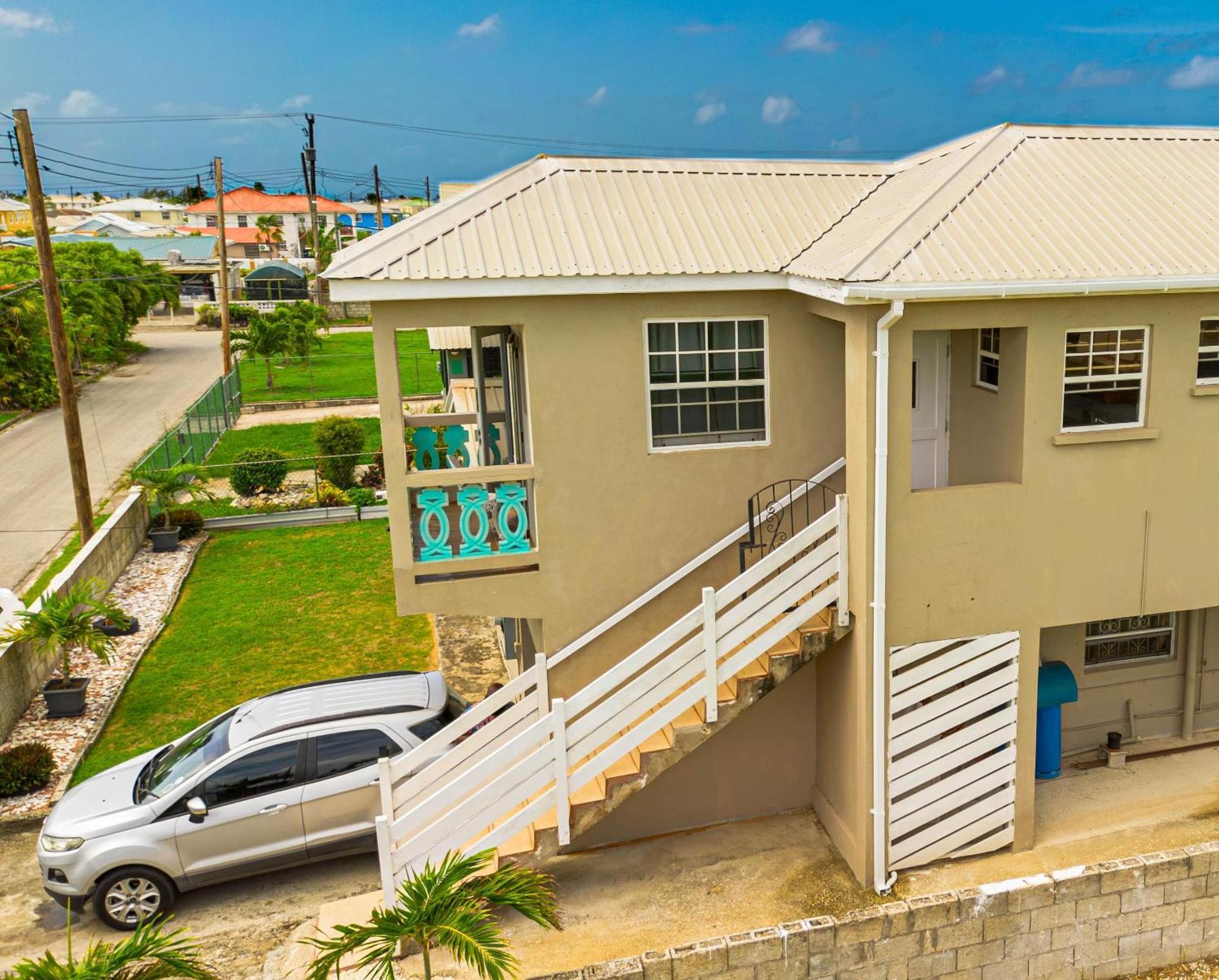 Cozy Modern Upstairs 2 Bed A/C Apt Near 2 Everything Saint Philip Exterior foto